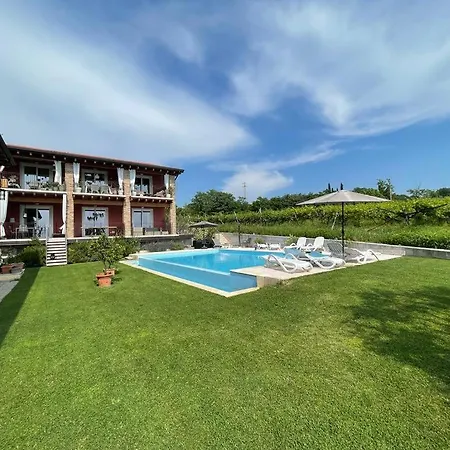 Tasso Canossa - Con Piscina Daire *
